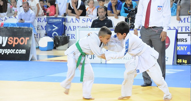 YAZ OKULLARINA JUDO KURSU DA EKLENDİ