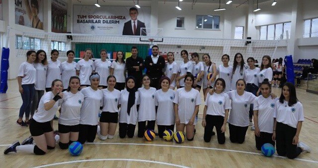 KAPAKLI BELEDİYESİ VOLEYBOL TAKIMI HIZLI BAŞLADI