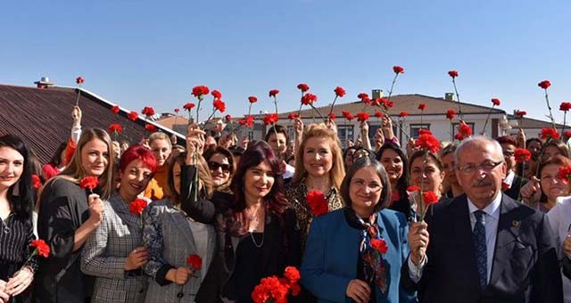 ALBAYRAK’TAN KADINLARA 8 MART JESTİ