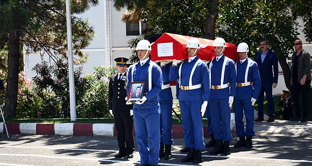 KALP KRİZİ GEÇİREN ASTSUBAY DÜZENLENEN TÖRENLE SON YOLCULUĞUNA UĞURLANDI