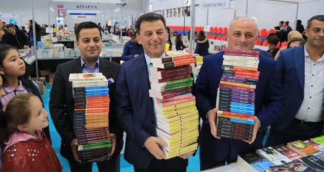 102 BİN KİTAPSEVERİ AĞIRLADI