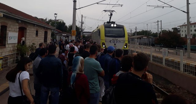 OTOBÜS BİLETİNİ PAHALI BULAN VATANDAŞ TREN İSTASYONUNA AKIN ETTİ