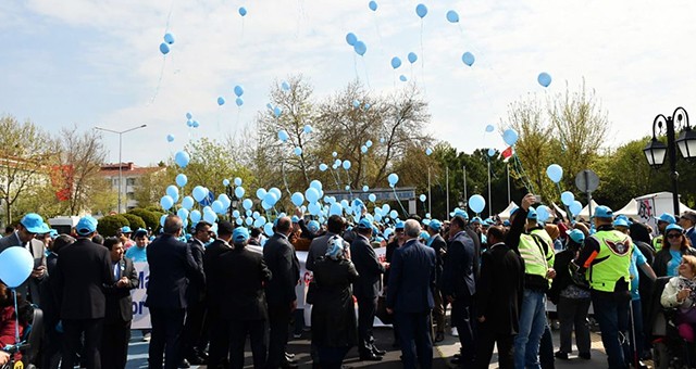 MAVİ BALONLAR GÖKYÜZÜNE BIRAKILDI