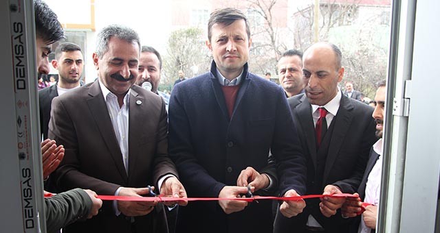 ERZURUM TEKMANLILAR DERNEĞİ’NİN AÇILIŞINI VAHAP AKAY YAPTI