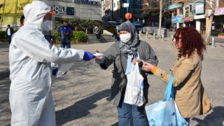 BÜYÜKŞEHİR, 1 AYDA 600 BİN MASKEYİ ÜCRETSİZ DAĞITTI
