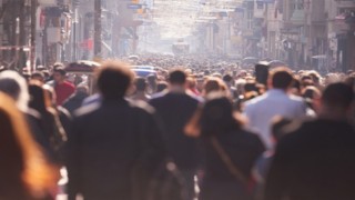 KADINLAR, ERKEKLERDEN 5 BUÇUK YIL DAHA UZUN YAŞIYOR