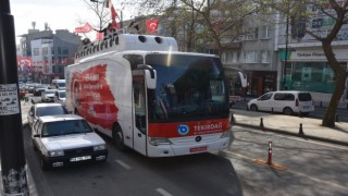 BÜYÜKŞEHİR VATANDAŞLARA ARAÇ KONVOYU İLE 23 NİSAN COŞKUSUNU YAŞATTI