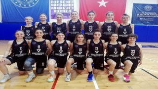 KADIN BASKETBOL TAKIMI DESTAN YAZIYOR