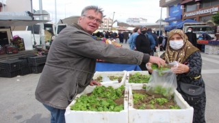 BELEDİYE ÜCRETSİZ FİDE DAĞITTI