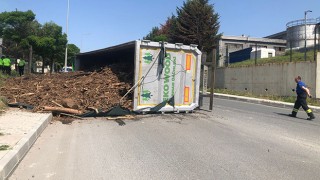 ÇOSB’DE TIR DEVRİLDİ: 1 YARALI