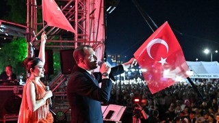 MELEK MOSSO, SAHNEDE ÖZÜR DİLEDİ, HELALLEŞMEK İSTEDİ