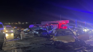 KAVŞAKTA KAFA KAFAYA FACİA: 3 YARALI