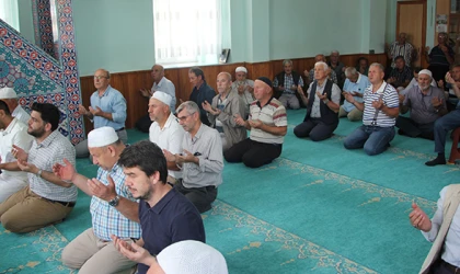ÇİFTÇİLER YAĞMUR DUASINA ÇIKTI