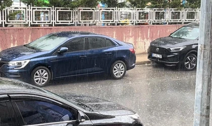 FINDIK BÜYÜKLÜĞÜNE DOLU YAĞDI, VATANDAŞLAR HAZIRLIKSIZ YAKALANDI