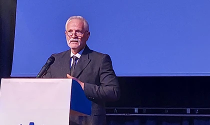 “SENDİKALAR BELLİ GRUPLARIN HAKKINI SAVUNUYOR”