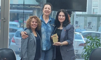 EMEL ŞENCAN BAYRAĞI MÜRVET ŞEN’E DEVRETTİ