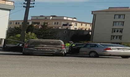 BAĞLIK MAHALLESİ TAŞ KÖPRÜ’DE HAFİF HASARLI TRAFİK KAZASI