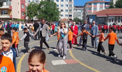 ÇERKEZKÖY’DE ÖĞRENCİLER, ÇOCUK OYUNLARI ŞENLİĞİ’NDE GÖNÜLLERİNCE DOYASIYA EĞLENDİ