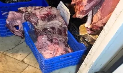 ÇERKEZKÖY’DE ZİNCİR MARKETE ŞOK BASKIN: ŞÜPHELİ ETLER LABORATUVARA GÖNDERİLDİ