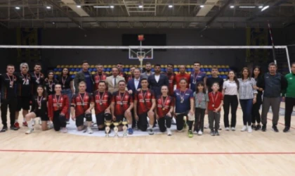 KAPAKLI BELEDİYESİ VOLEYBOL TURNUVASINDA BİG BANG SINAV KOLEJİ ŞAMPİYON OLDU