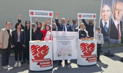 MHP İLÇE KADIN KOLLARINDAN ANNELER GÜNÜ ÖZEL ETKİNLİĞİ