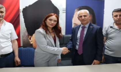 ÇERKEZKÖY ANAHTAR PARTİ’DE KADIN KOLLARI BAŞKANLIĞINA YENİ İSİM