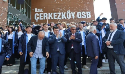 ÖZEL ÇOSB MESLEKİ VE TEKNİK ANADOLU LİSESİ’NDE MEZUNİYET TÖRENİ RENKLİ GEÇTİ