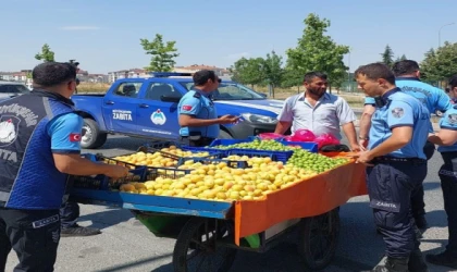 TEKİRDAĞ BÜYÜKŞEHİR BELEDİYESİ ZABITA EKİPLERİ SEYYAR SATICILARA GÖZ AÇTIRMIYOR