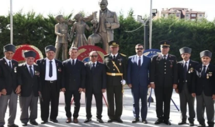 30 AĞUSTOS ZAFER BAYRAMI ÇELENK SUNMA VE TEBRİKAT TÖRENİ KAPAKLI’DA GERÇEKLEŞTİ