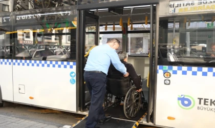 TEKİRDAĞ’DA ENGELSİZ ULAŞIM DEVRİMİ: MOBİL UYGULAMAYLA RAMPA TALEBİ ANINDA ŞOFÖRE