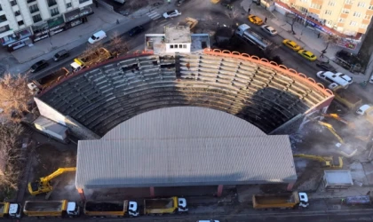 AMFİ TİYATRO YIKILIYOR