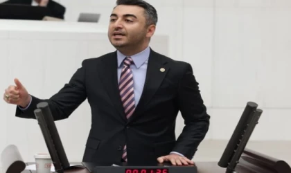 Biz, su gibi hayati bir meseleyi siyasi malzemeye dönüştürmeyi Tekirdağlı hemşehrilerimize karşı ayıp sayarız.