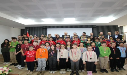 AKIL VE ZEKA OYUNLARINDA DERECEYE GİREN ÖĞRENCİLER ÖDÜLLENDİRİLDİ