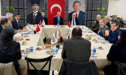 KAYMAKAM GÜNLÜ MUHTARLARLA İFTARDA BİR ARAYA GELDİ