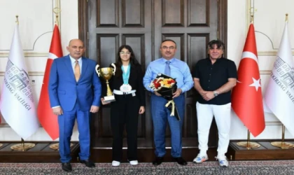 TEKİRDAĞLI ŞAMPİYON MEYRA APAYDIN’DAN VALİ SOYTÜRK’E ZİYARET