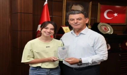 BAŞKAN ÇETİN'DEN LGS TÜRKİYE BİRİNCİSİNE ANLAMLI TEBRİK