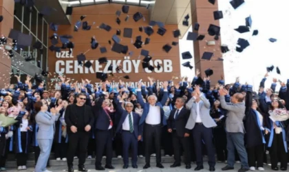 ÖZEL ÇOSB MESLEKİ VE TEKNİK ANADOLU LİSESİ'NDE MEZUNİYET COŞKUSU