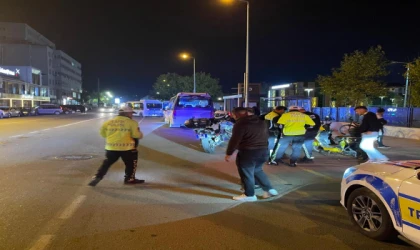 Açılan minibüs kapısına çarptı