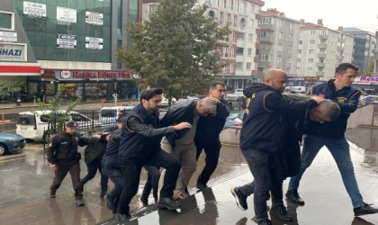 Üç Suçtan Aranıyorlardı! 6 Şüpheli Adliyede